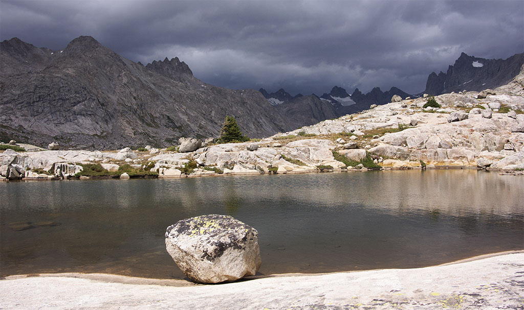 Shallow Tarn along the Trail