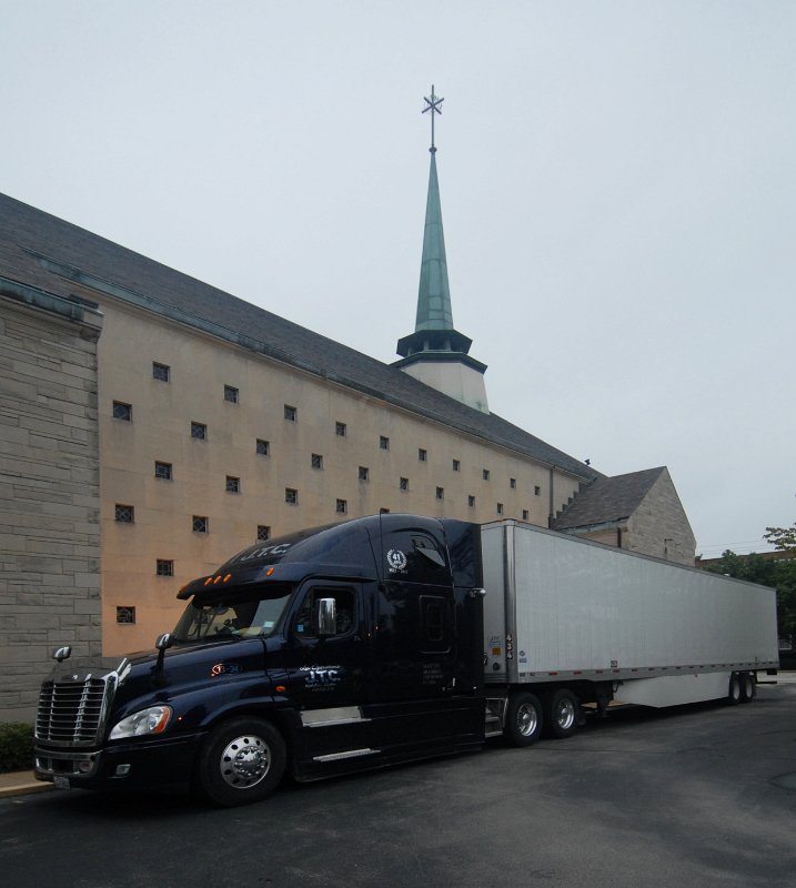 DSC_4503.JPG - The truck has arrived!