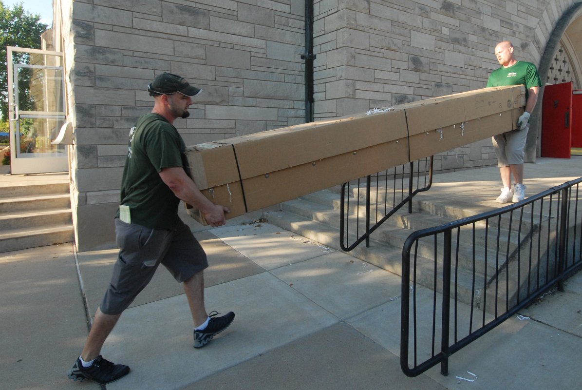 DSC_4723.JPG - Movers carrying in a box of pipes.