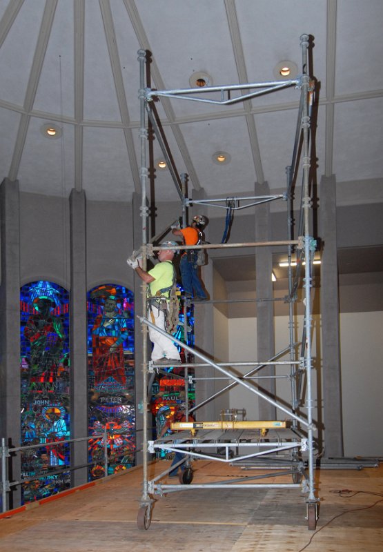 DSC_5021.JPG - Scaffolding contractors assembling the hoist scaffolding.