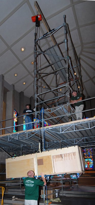 DSC_5397.JPG - Hoisting another wind chest up to the platform.