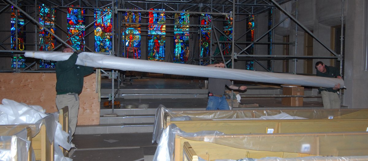 DSC_6239.JPG - Bringing in another of the center facade pipes.