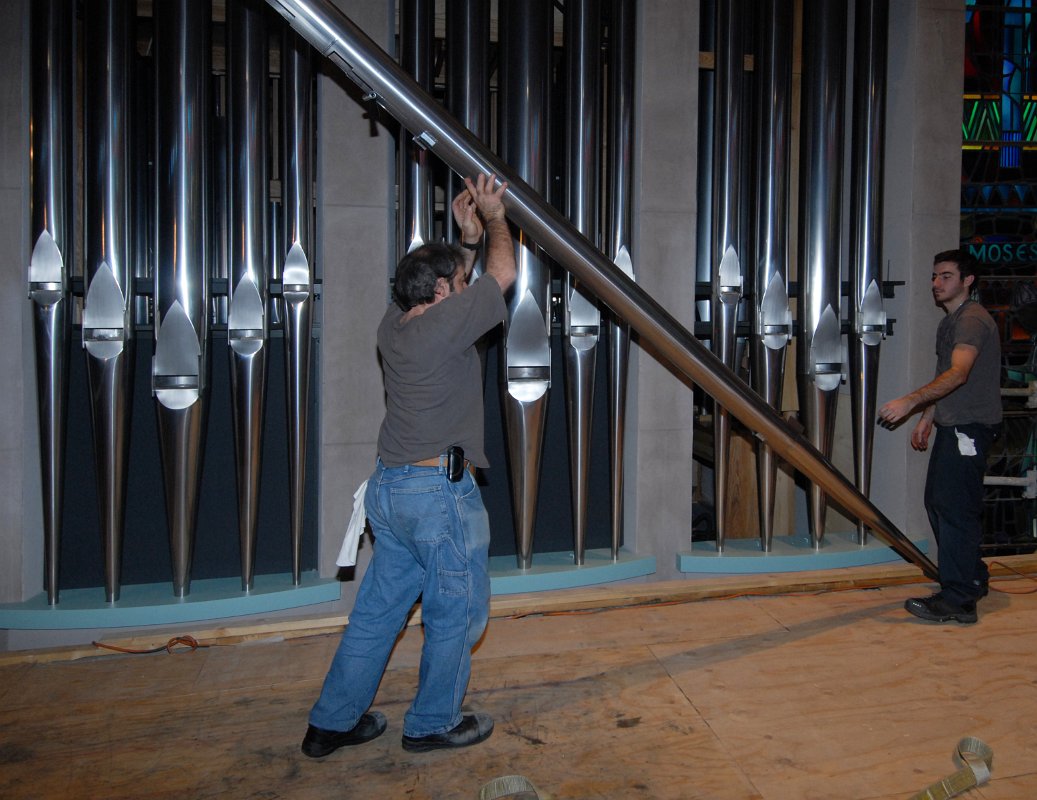 DSC_6361.JPG - Filling in the final pipes on the lectern side.