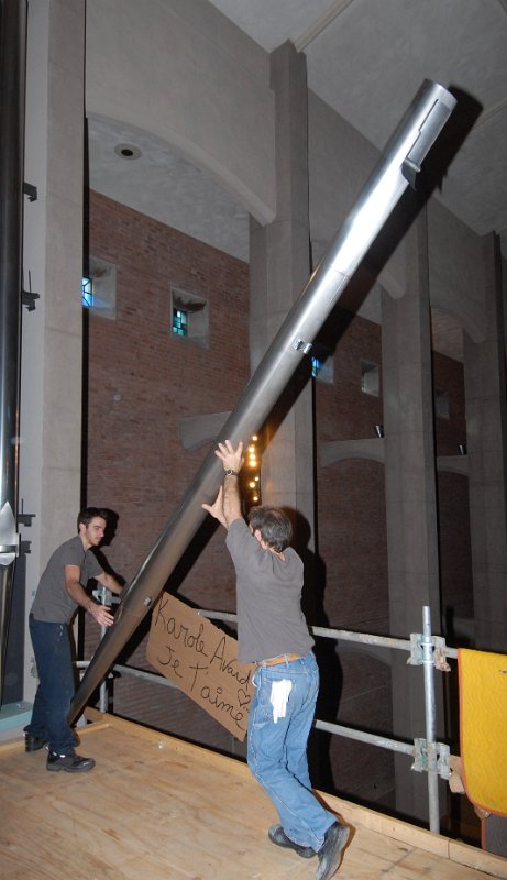 DSC_6368.JPG - Lifting another pipe to vertical.